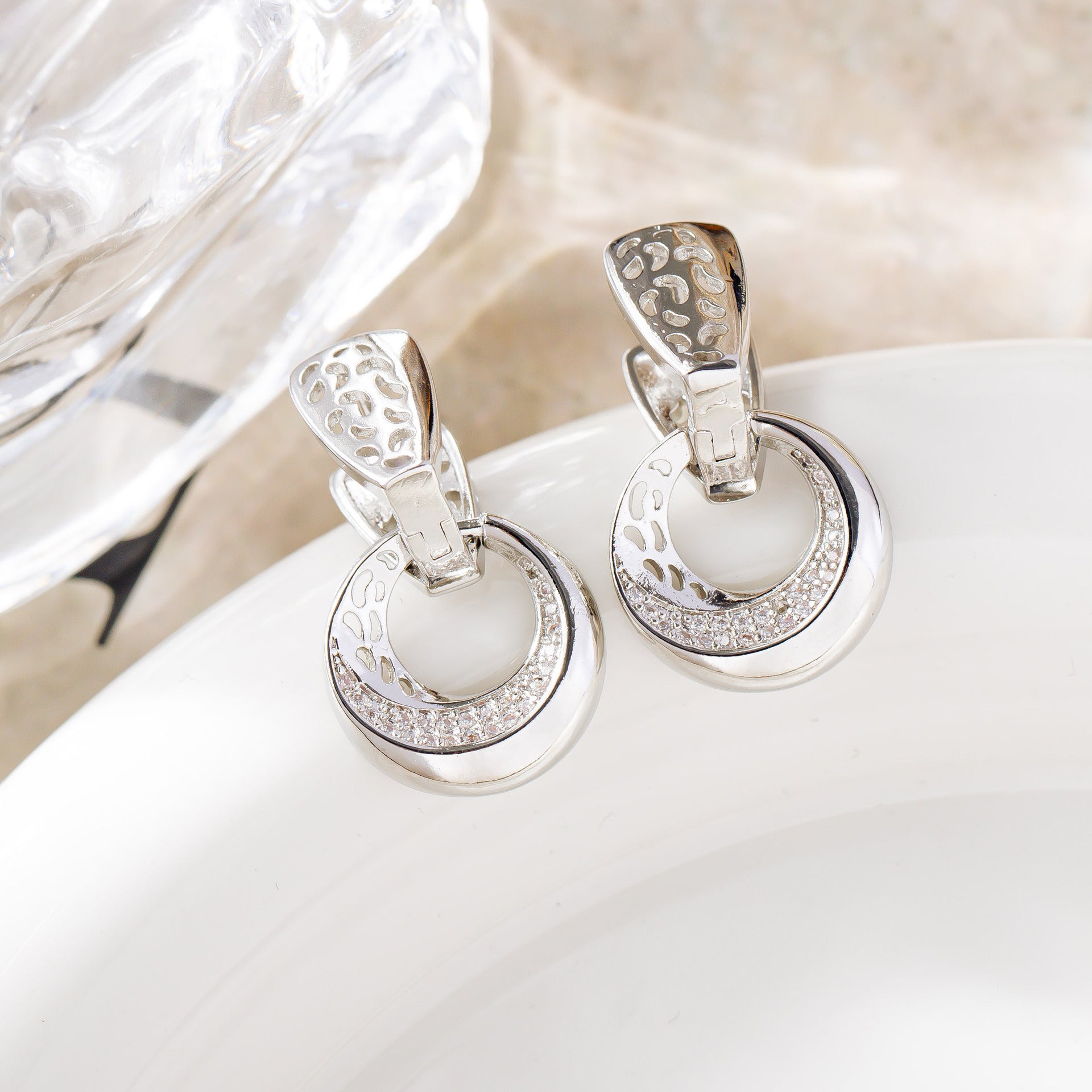 Luxury Hollow Round Moon Rose Gold Silver Color Drop Earrings For Women Micro-wax Inlay Natural Zircon Flower Bridal Wedding Daily Jewelry For Women.