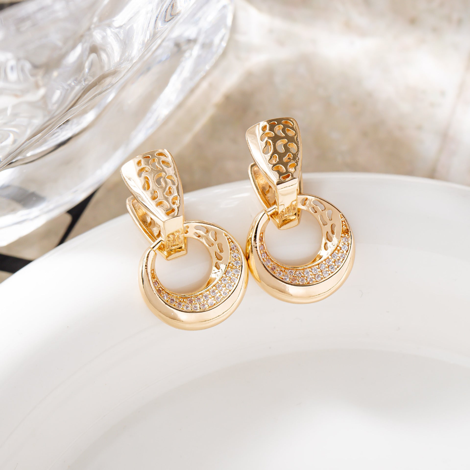 Luxury Hollow Round Moon Rose Gold Silver Color Drop Earrings For Women Micro-wax Inlay Natural Zircon Flower Bridal Wedding Daily Jewelry For Women.